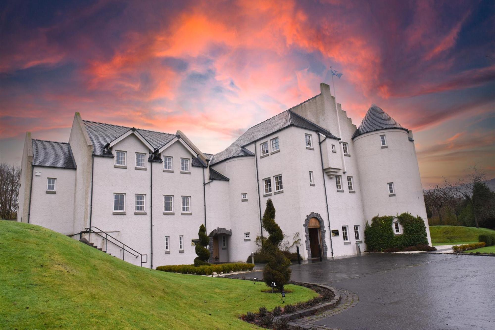 Glenskirlie Castle Hotel Banknock Buitenkant foto