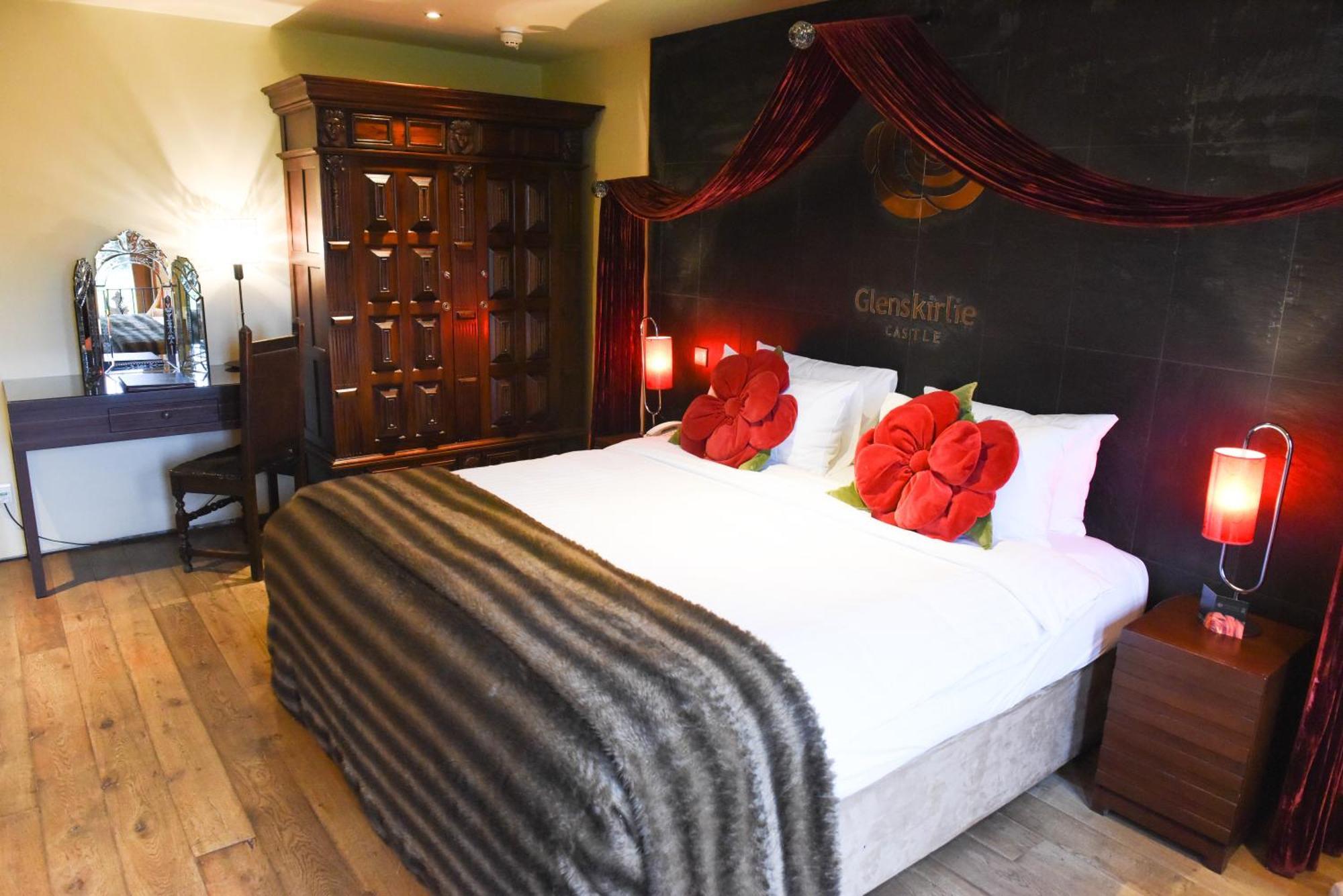 Glenskirlie Castle Hotel Banknock Buitenkant foto